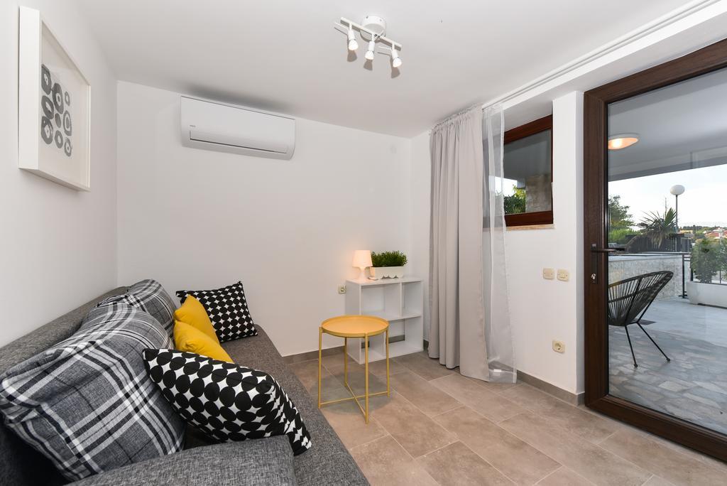 Mediterraneo Garden Apartments Petrcane Εξωτερικό φωτογραφία