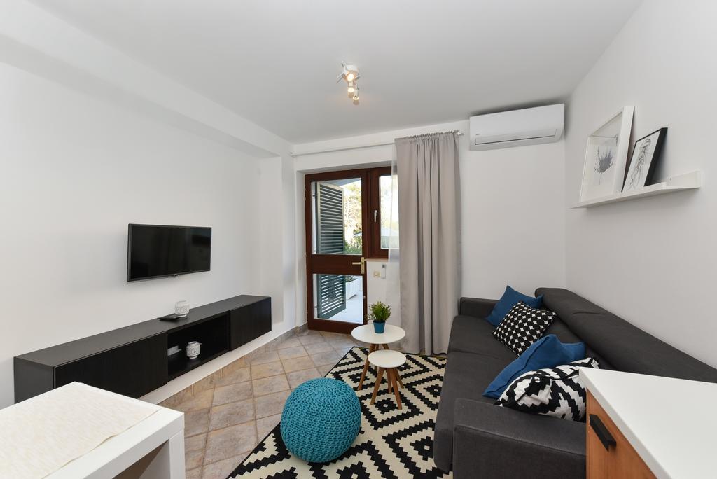 Mediterraneo Garden Apartments Petrcane Εξωτερικό φωτογραφία